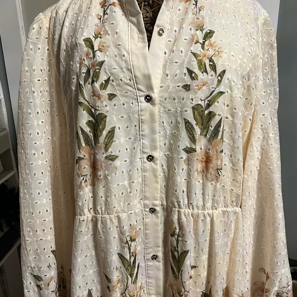 Elegant Cream Floral Long Sleeve Dress - Picture 2 of 8